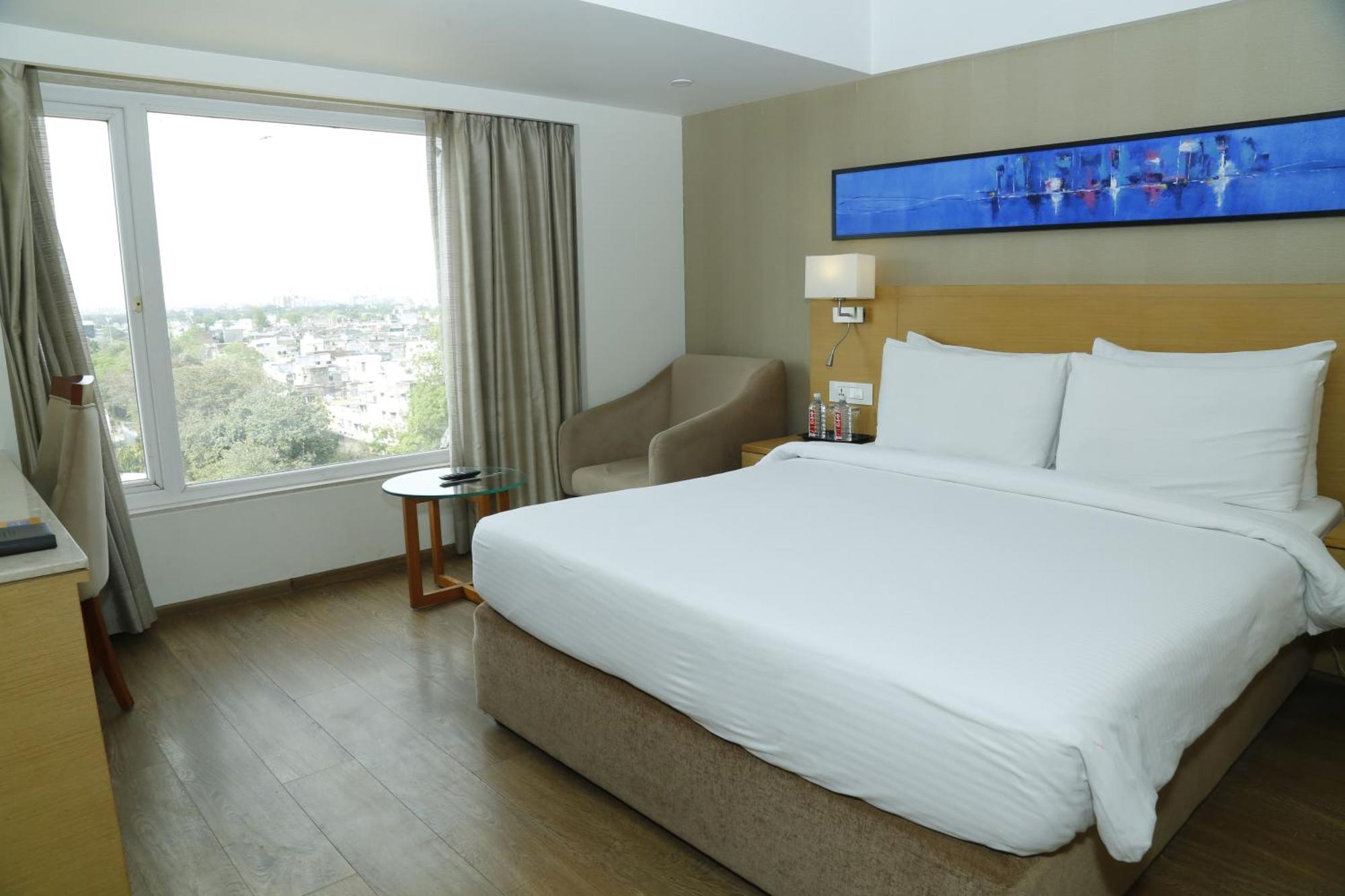 Sarovar Portico Rivera Hotel 4*